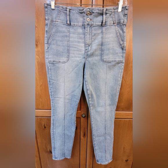 American Eagle Outfitters Denim - EUC | American Eagle Outfitters Super Hi-Rise Jegging 18L